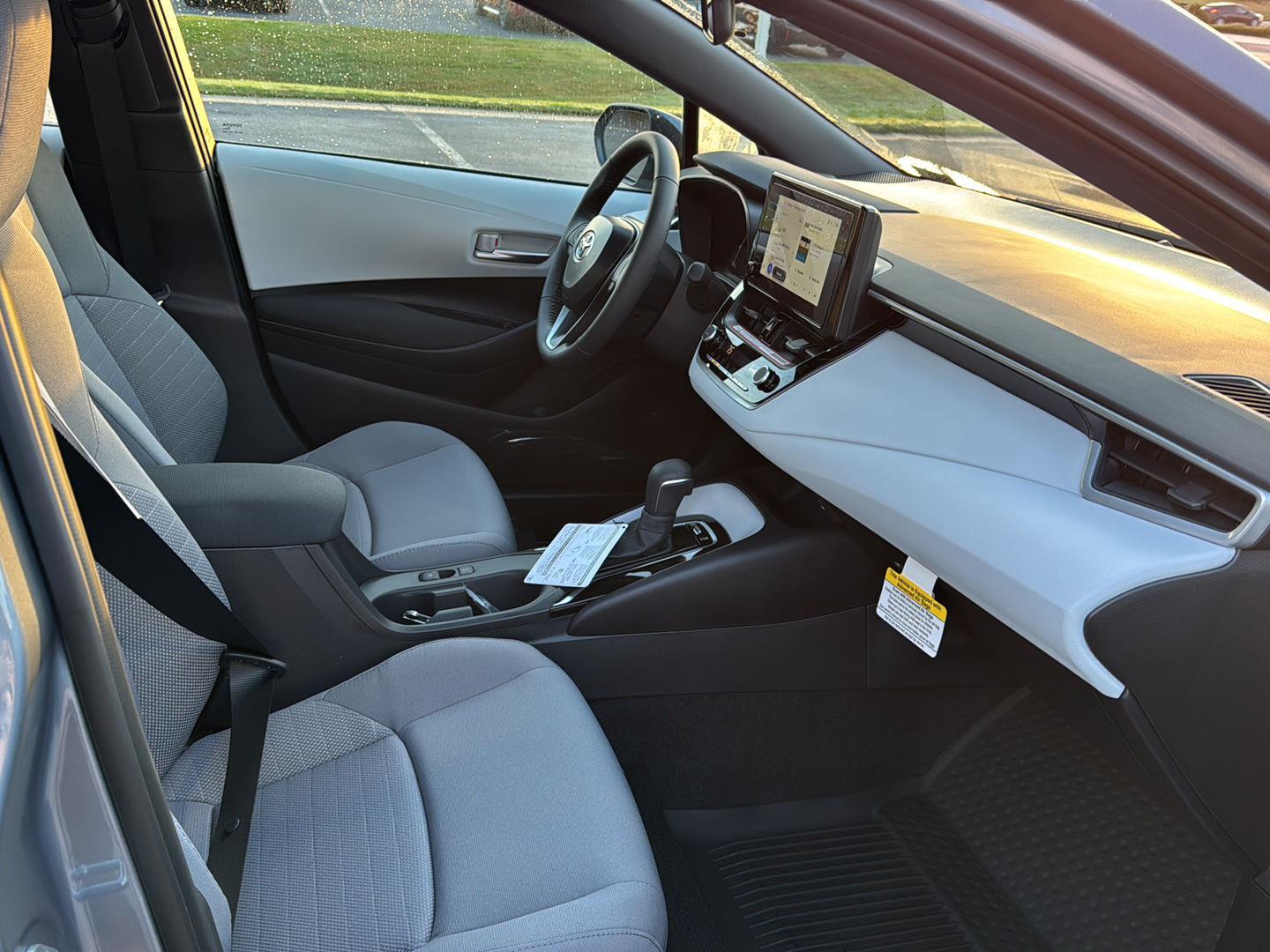 2026 Toyota Corolla SE photo 10