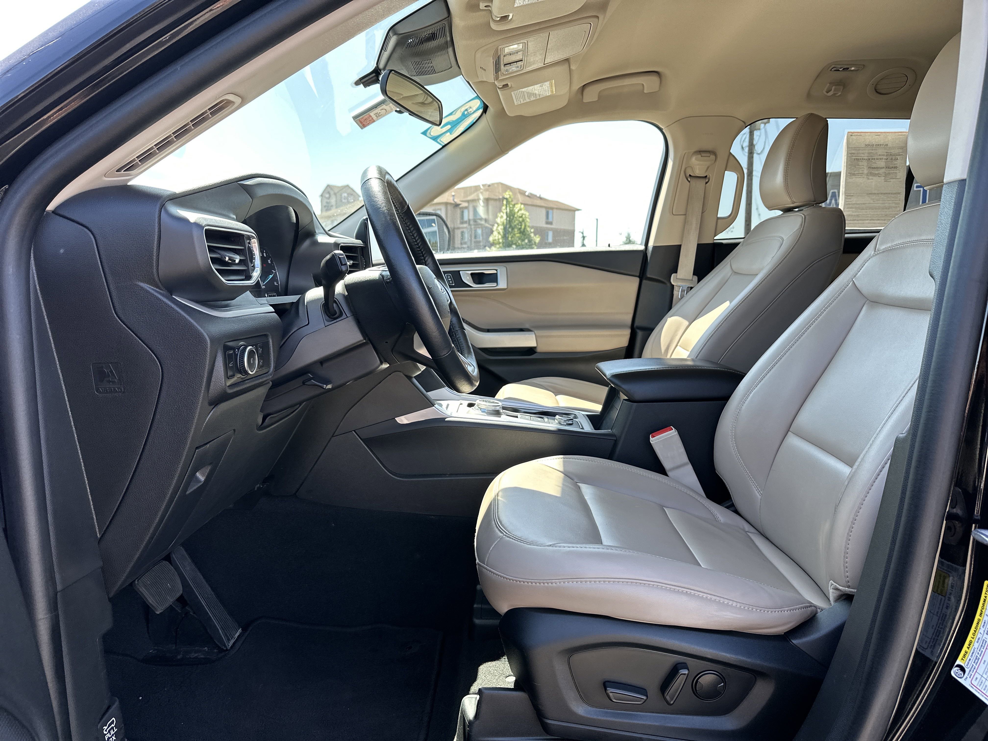 2023 Ford Explorer XLT photo 2