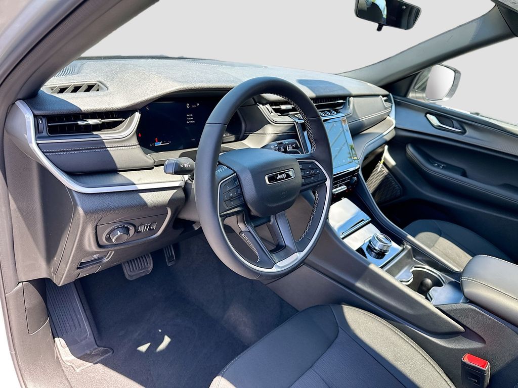 2025 Jeep Grand Cherokee Laredo X photo 4