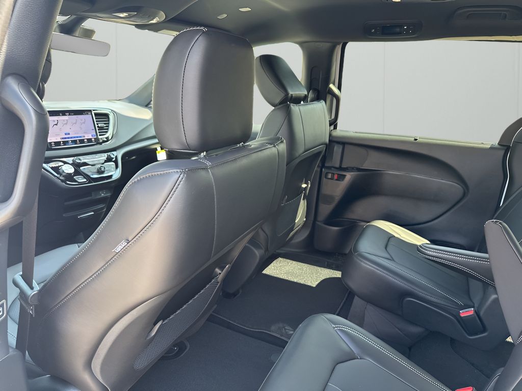 2026 Chrysler Voyager LX photo 18