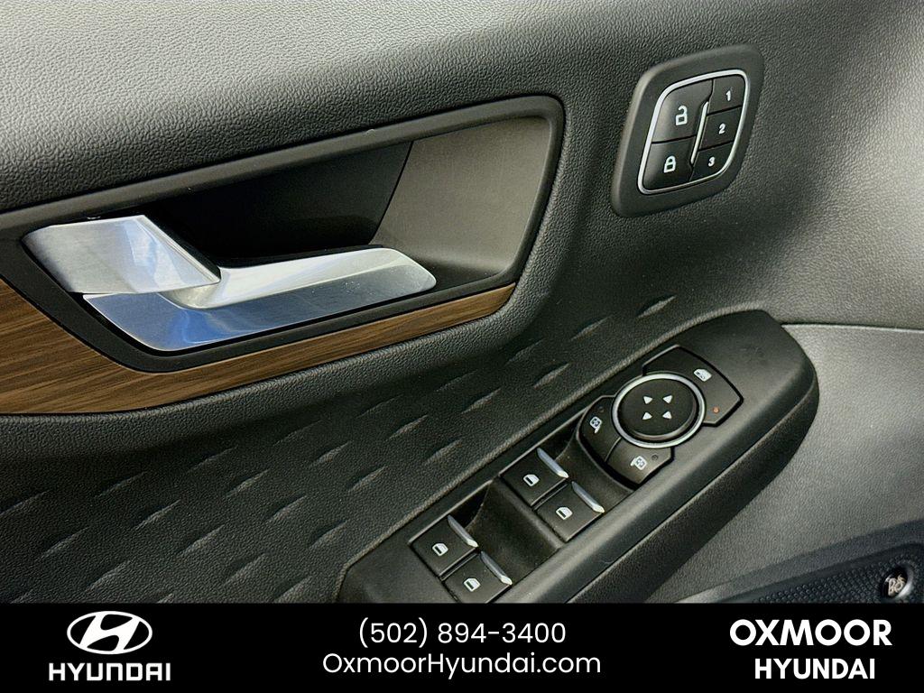 2020 Ford Escape Titanium photo 16