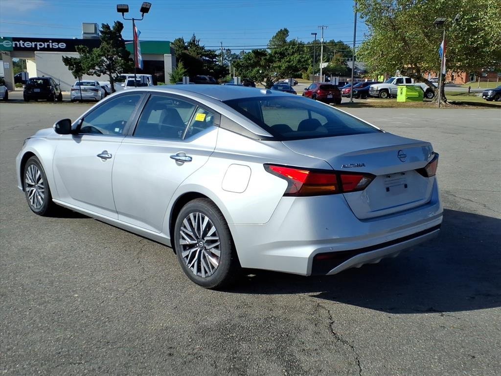 2023 Nissan Altima 2.5 SV photo 3