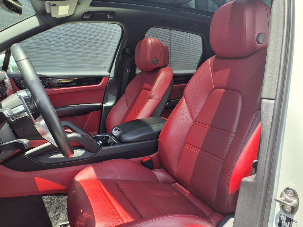 2023 Porsche Cayenne Base photo 4