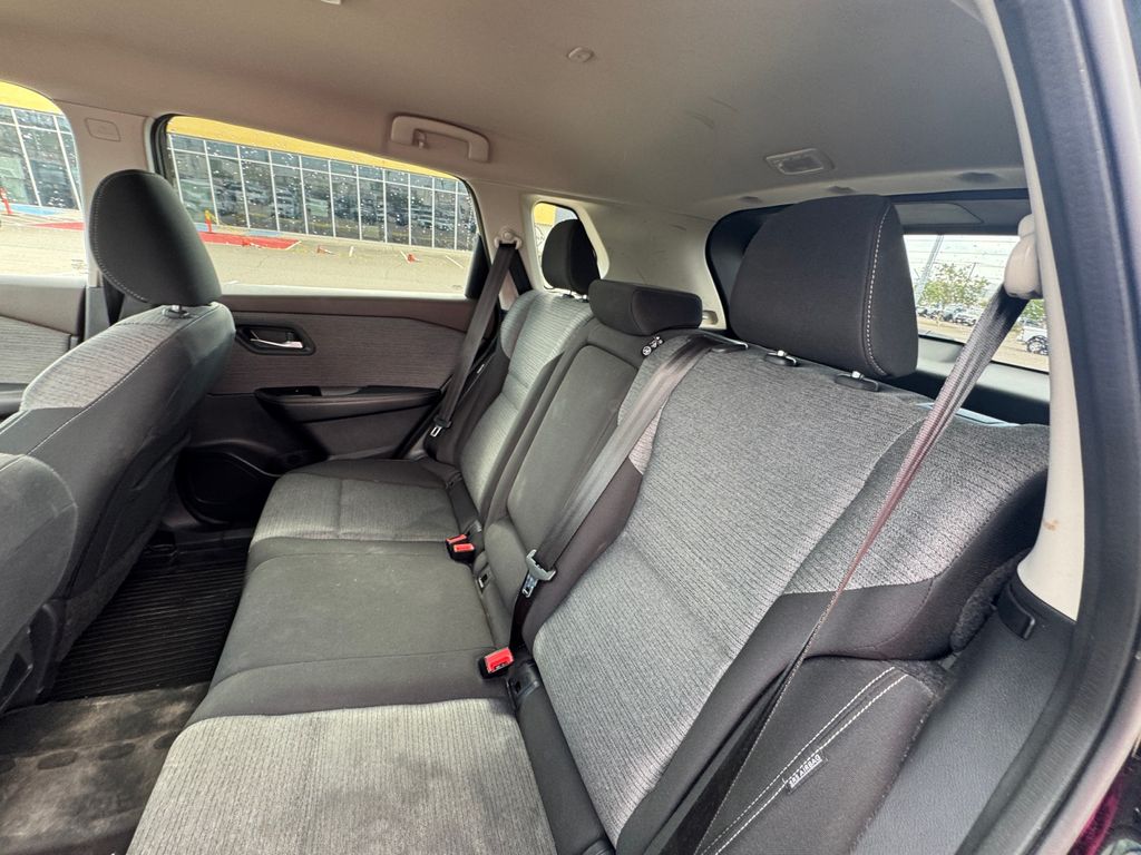 2022 Nissan Rogue SV photo 19