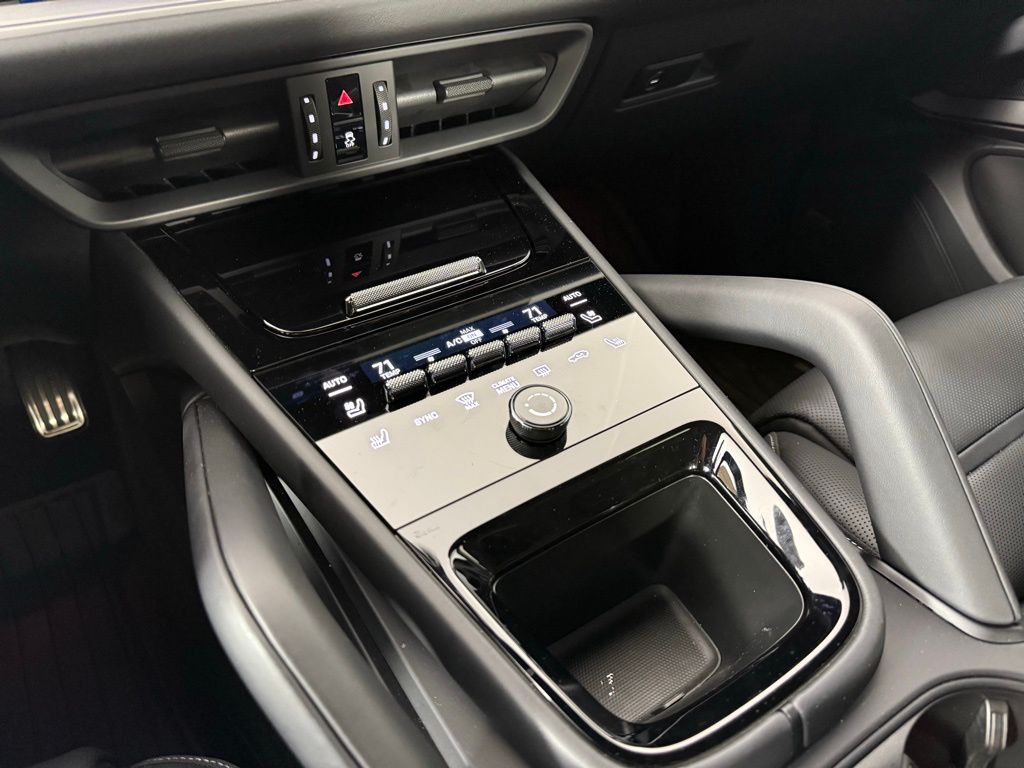 2024 Porsche Cayenne Turbo E-Hybrid Coupe photo 16