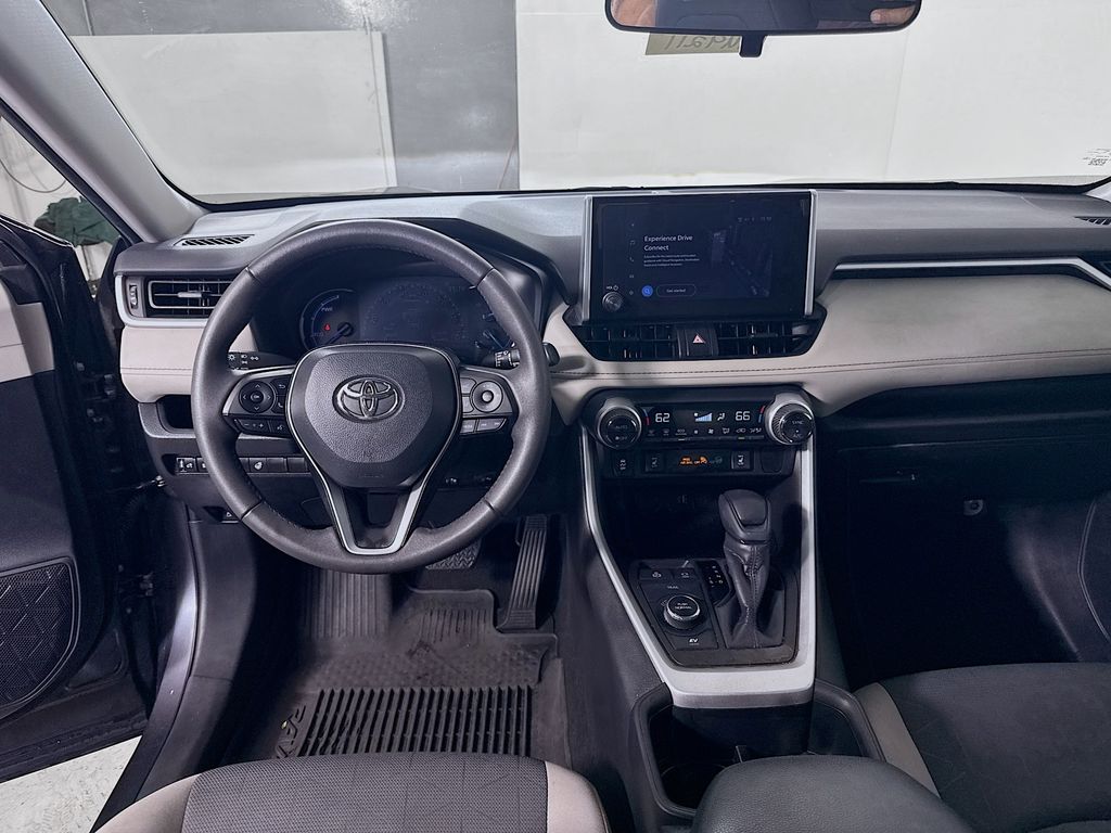 2023 Toyota RAV4 Hybrid XLE photo 19