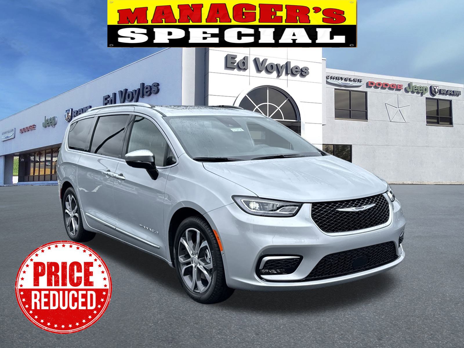 2026 Chrysler Pacifica Pinnacle's photo