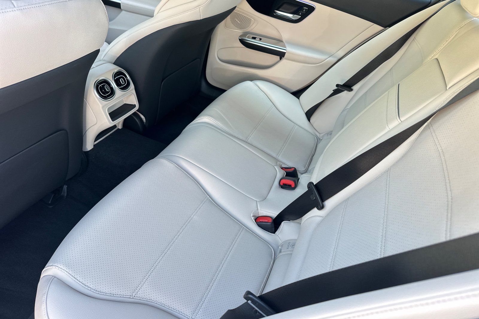 2025 Mercedes Benz C 300 Sedan photo 10
