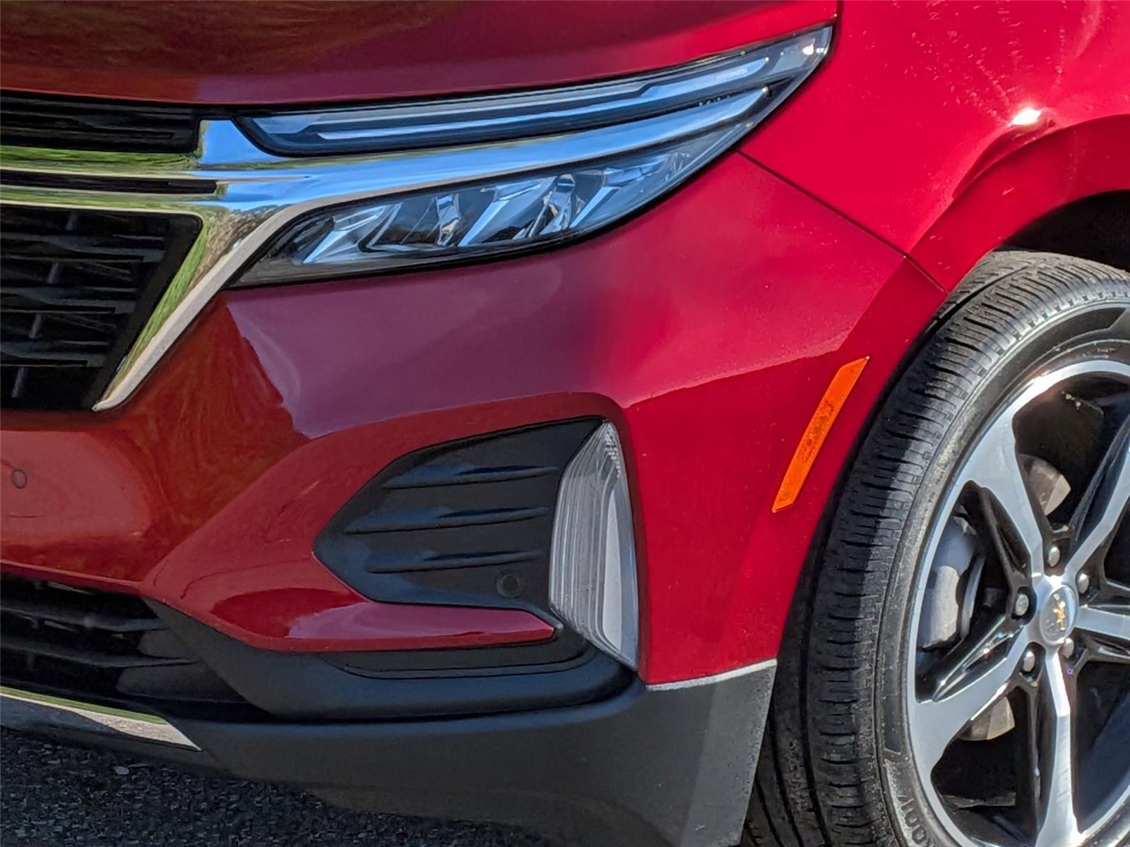 2022 Chevrolet Equinox LT photo 2