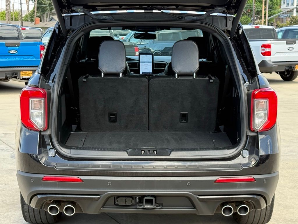 2023 Ford Explorer ST photo 16