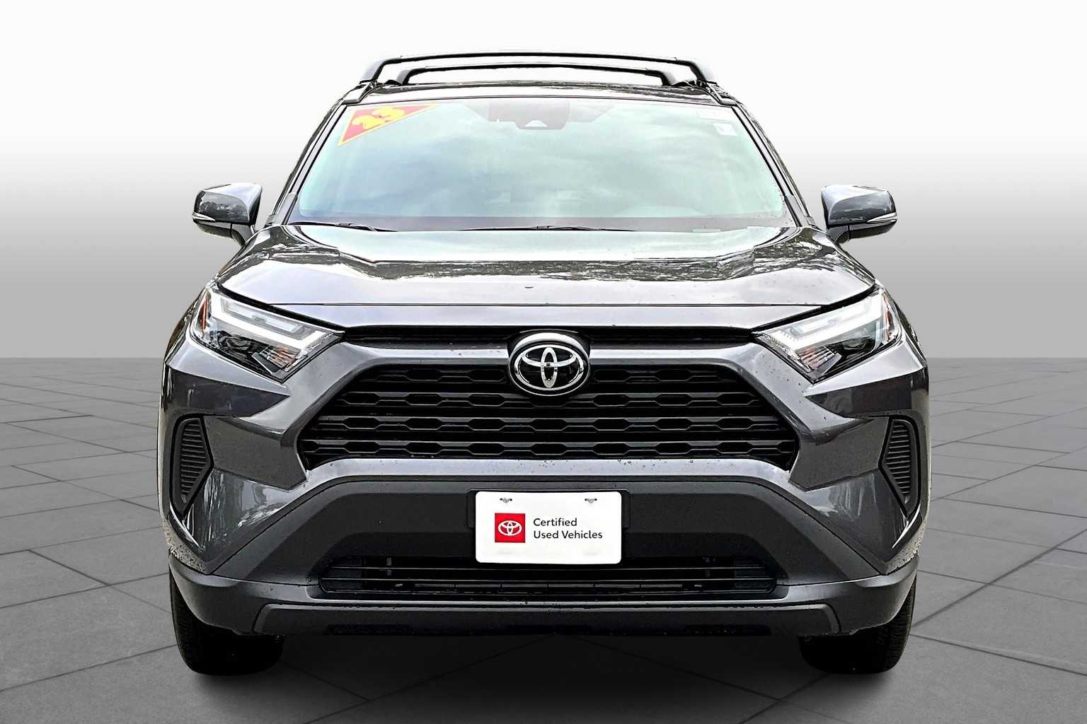 2023 Toyota RAV4 XLE photo 3
