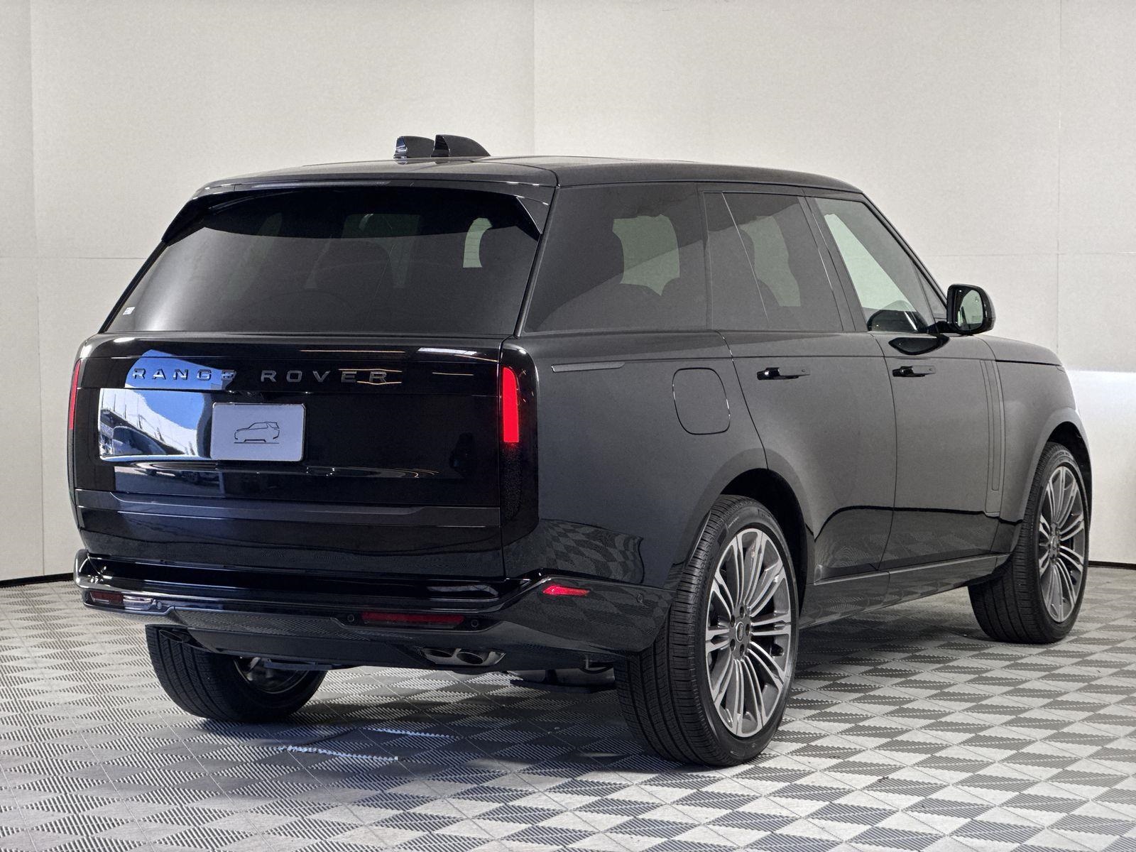 2025 Land Rover Range Rover SE photo 5
