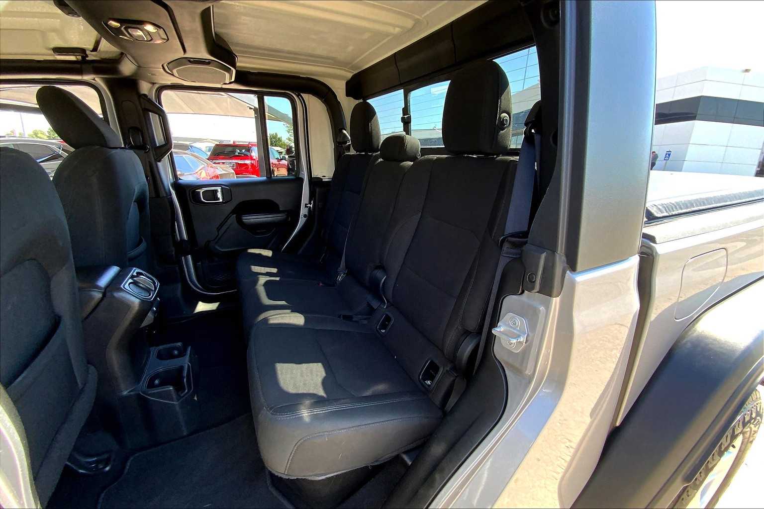 2020 Jeep Gladiator Sport S photo 17