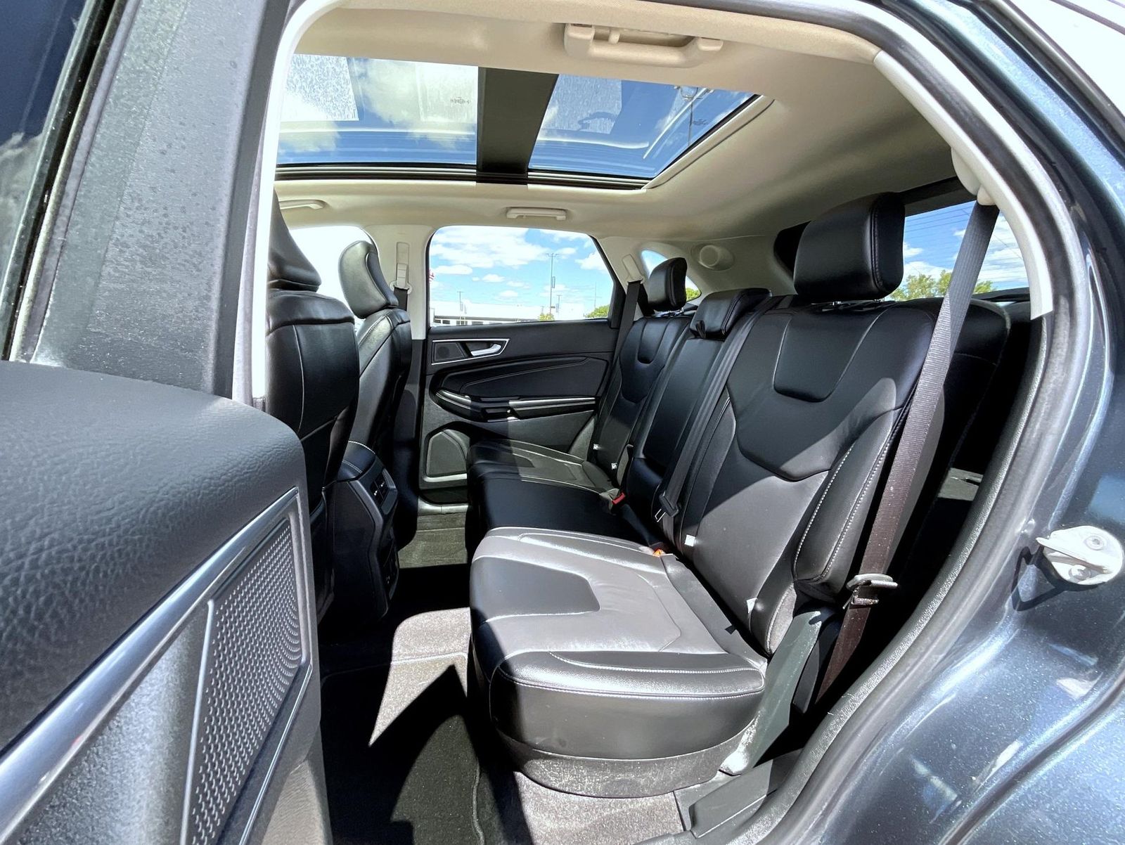 2022 Ford Edge Titanium photo 18