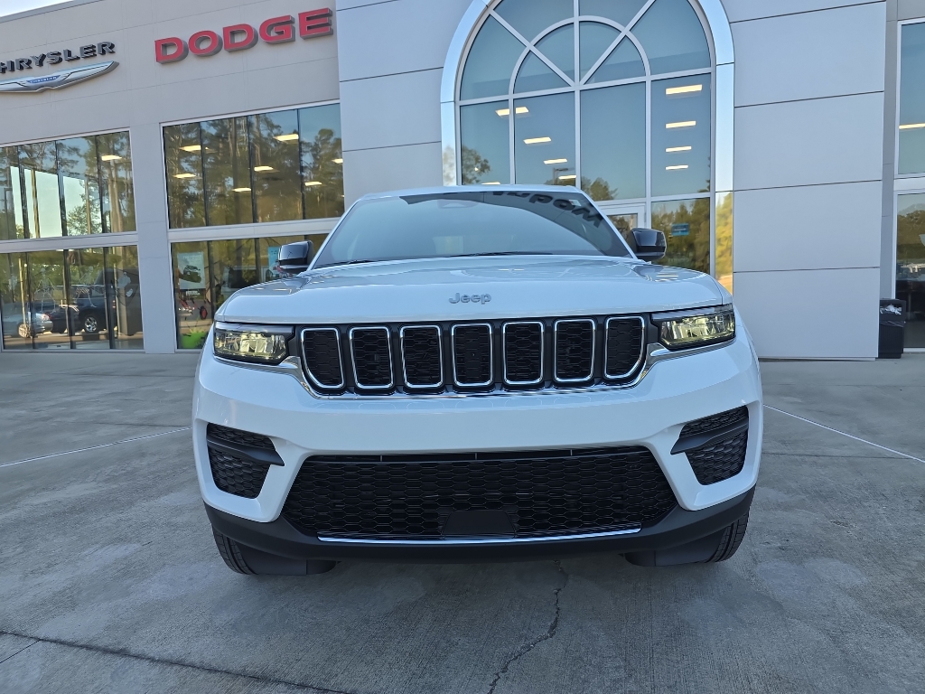 2025 Jeep Grand Cherokee Laredo X photo 2