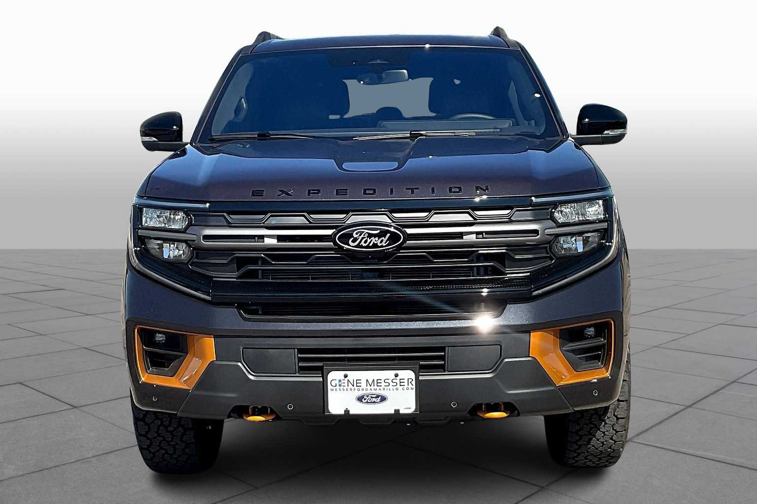 2025 Ford Expedition photo 3