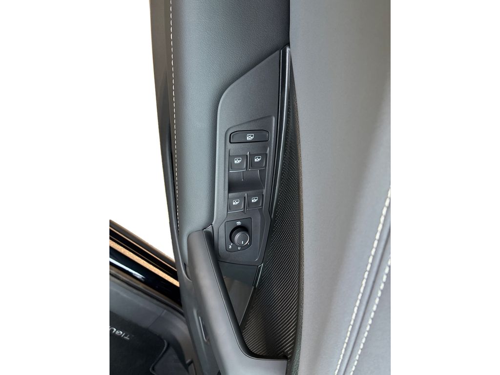 2025 Volkswagen Tiguan SE photo 15