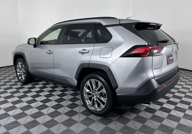 2019 Toyota RAV4 XLE Premium photo 2