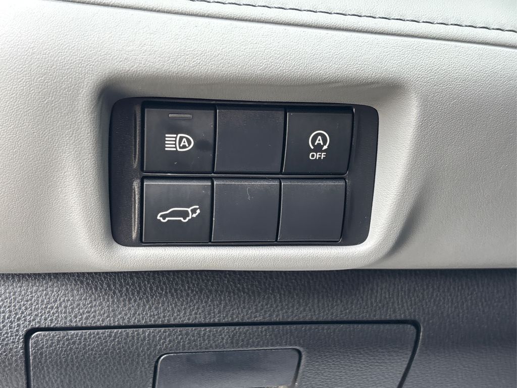 2023 Toyota Highlander L photo 35