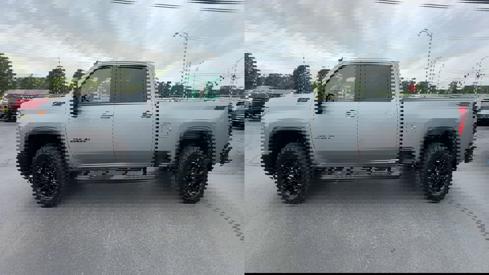 2025 Chevrolet Silverado 2500HD LT photo 4