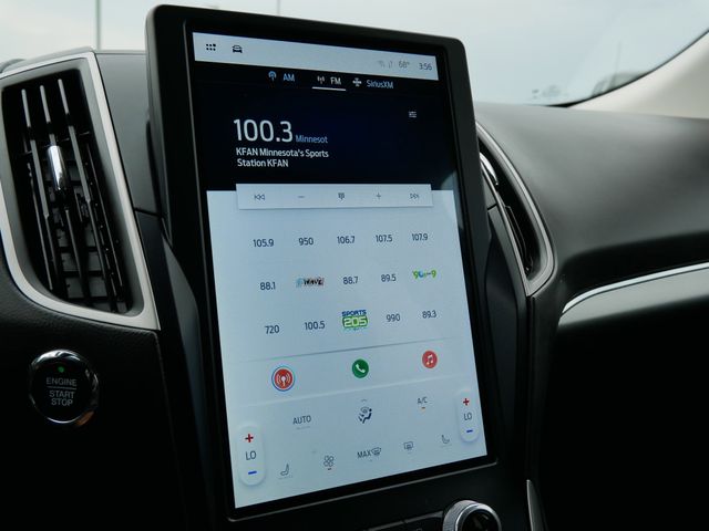 2022 Ford Edge SEL photo 9