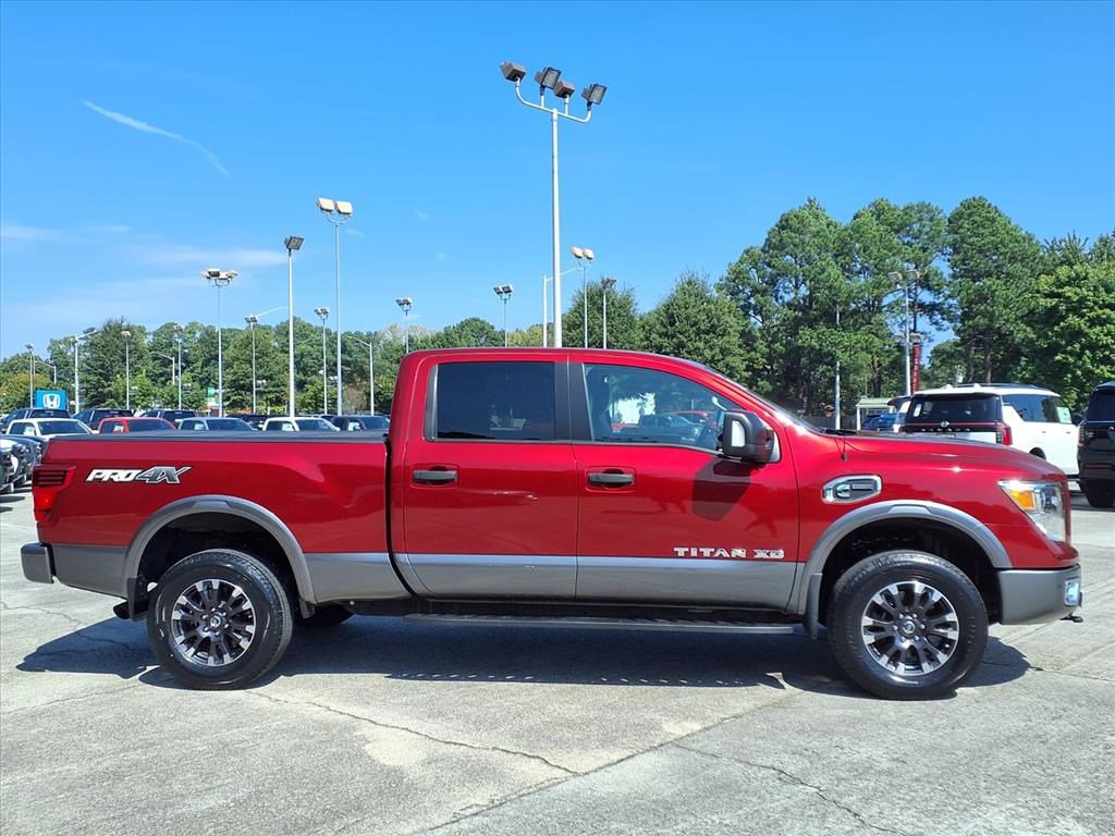 2016 Nissan Titan PRO-4X Crew Cab photo 3