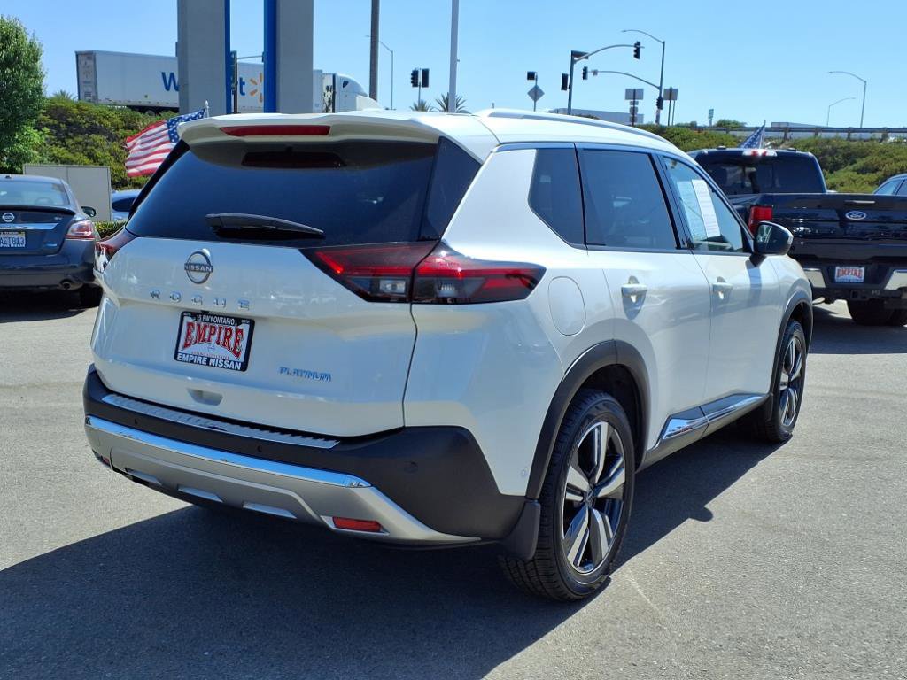 2022 Nissan Rogue Platinum photo 2