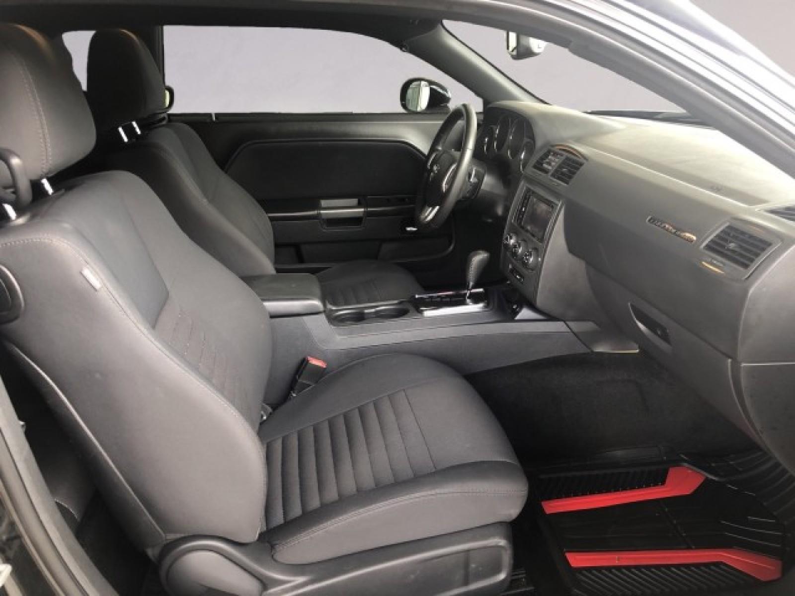 2014 Dodge Challenger R/T photo 14