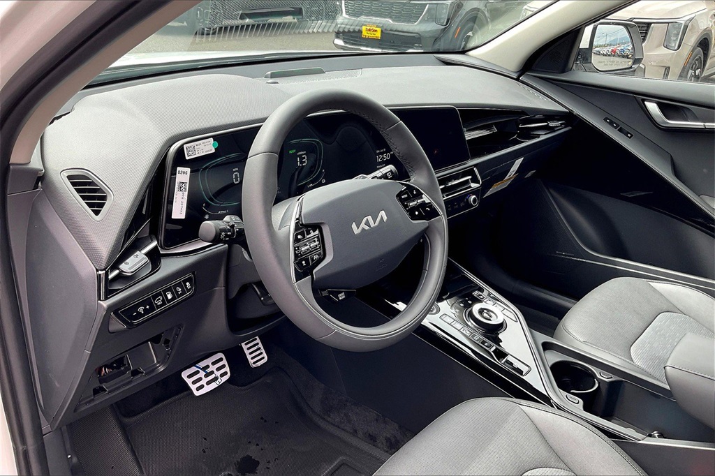 2025 Kia Niro Plug-In Hybrid SX Touring photo 4