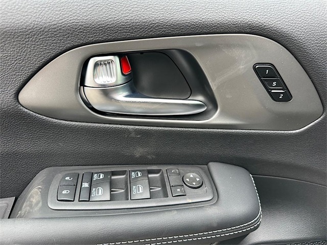 2025 Chrysler Pacifica photo 12