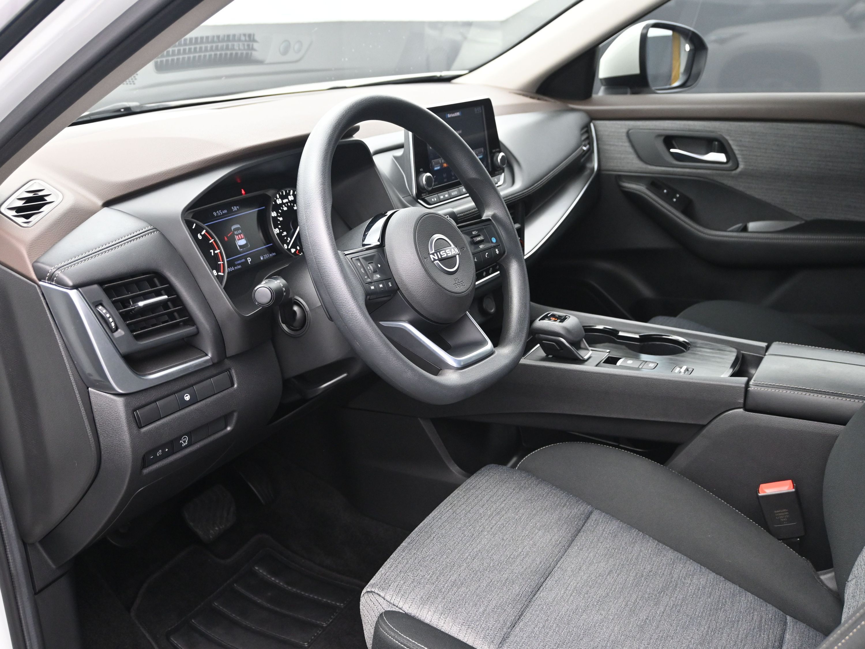 2023 Nissan Rogue SV photo 4