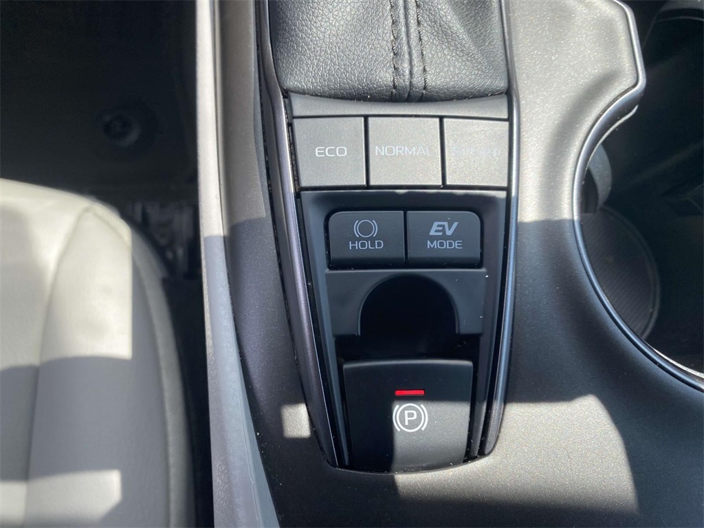 2024 Toyota Camry Hybrid SE photo 21