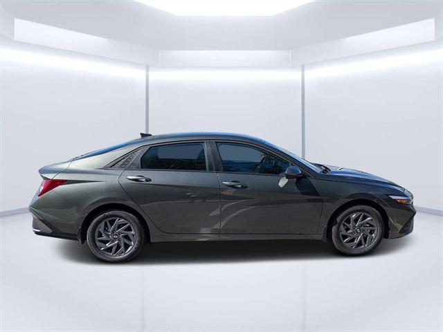 2025 Hyundai Elantra Hybrid Blue photo 2
