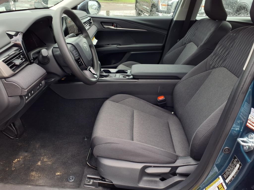 2025 Toyota Camry LE photo 22