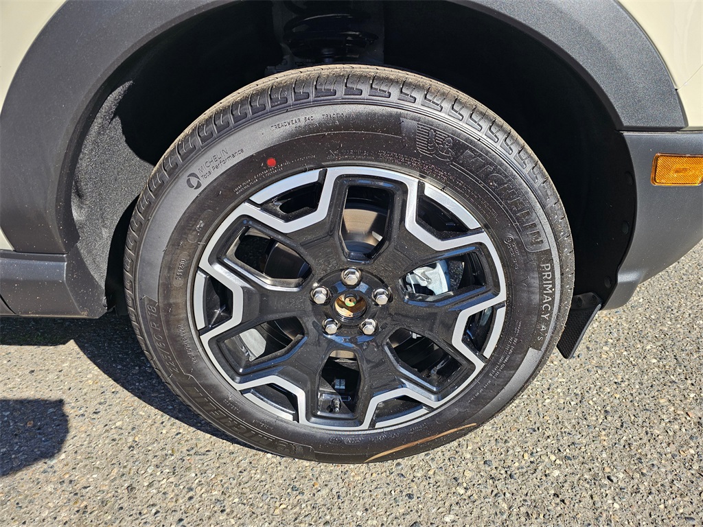2025 Ford Bronco Sport Outer Banks photo 9