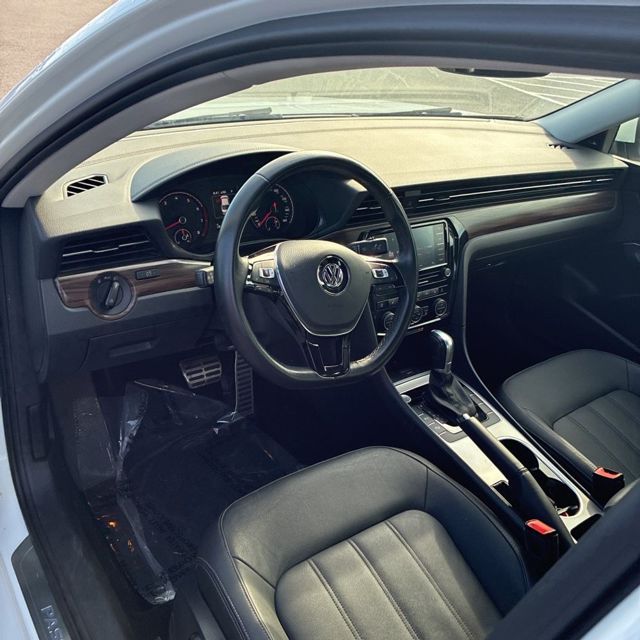 2020 Volkswagen Passat 2.0T SEL photo 5