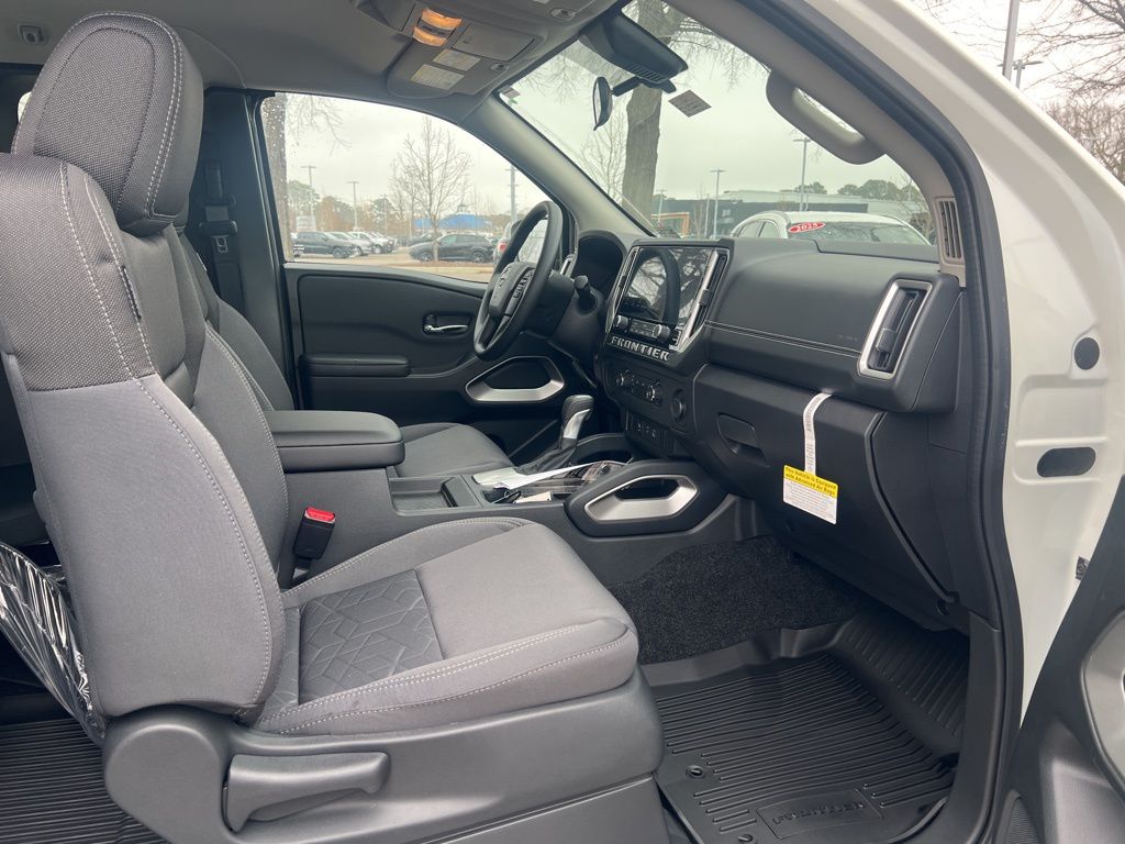 2025 Nissan Frontier King Cab SV photo 16