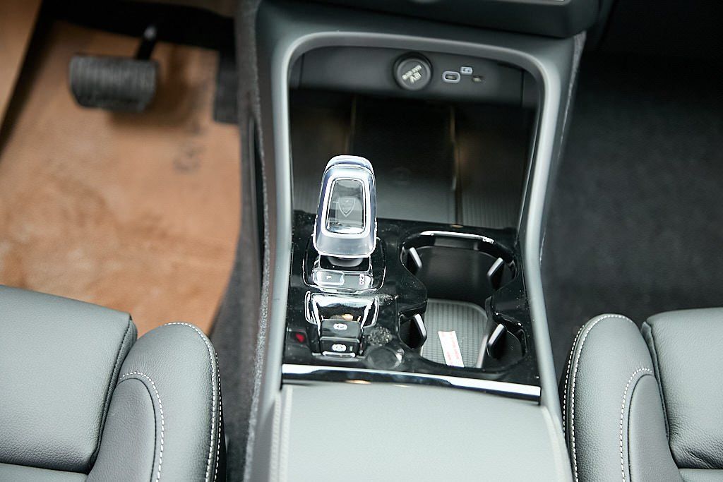 2026 VOLVO XC40 - Image 27