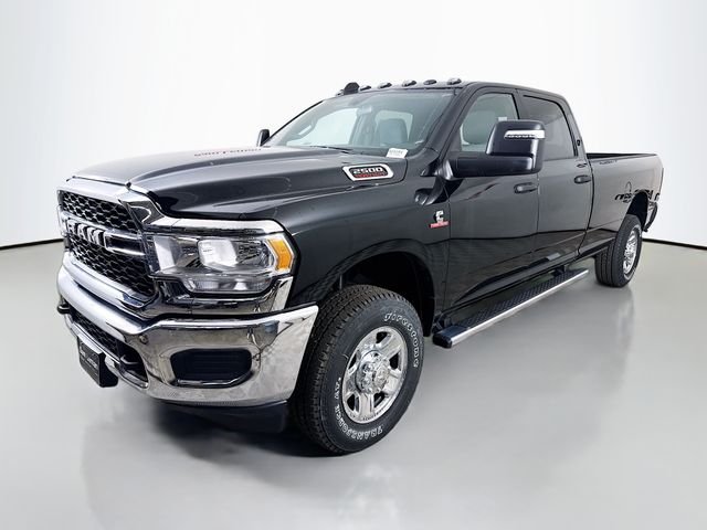 New 2024 Diamond Black Crystal Pearl-Coat Exterior Paint RAM Tradesman image 3