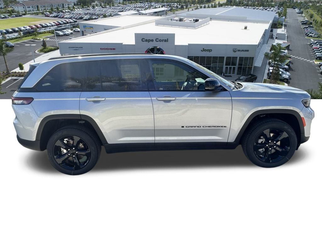 2025 Jeep Grand Cherokee Limited photo 3