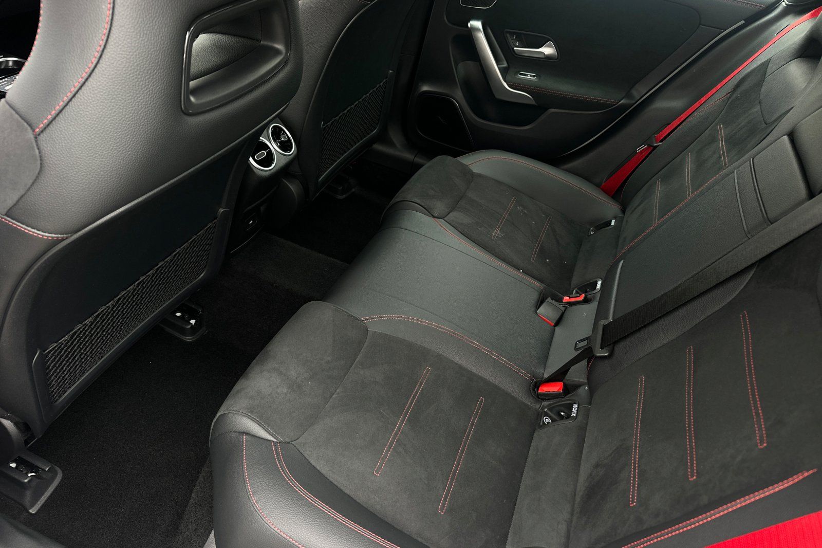2025 Mercedes Benz CLA 35 AMG 4MATIC photo 9