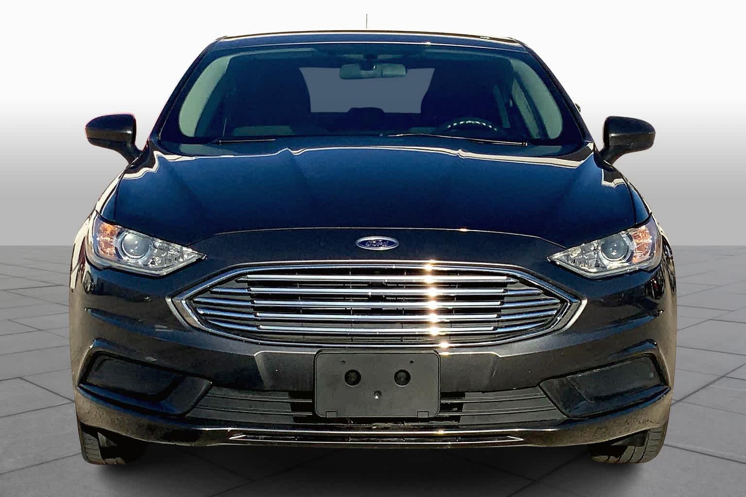 2018 Ford Fusion SE photo 3