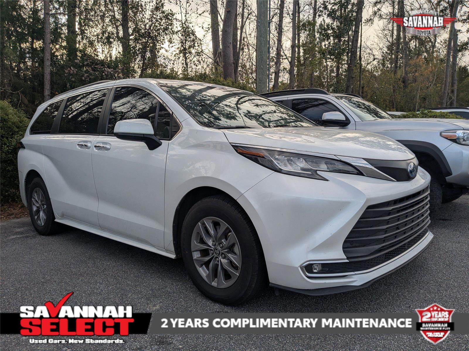 2022 Toyota Sienna XLE's photo