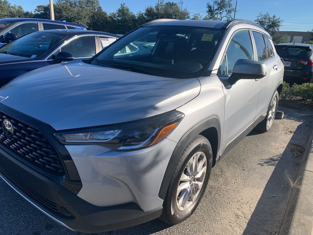 Used 2024 Toyota Corolla Cross LE with VIN 7MUCAAAG2RV089582 for sale in Kansas City