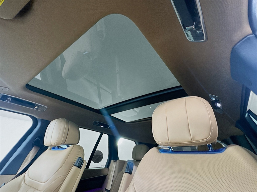 2025 Land Rover Range Rover SE photo 17