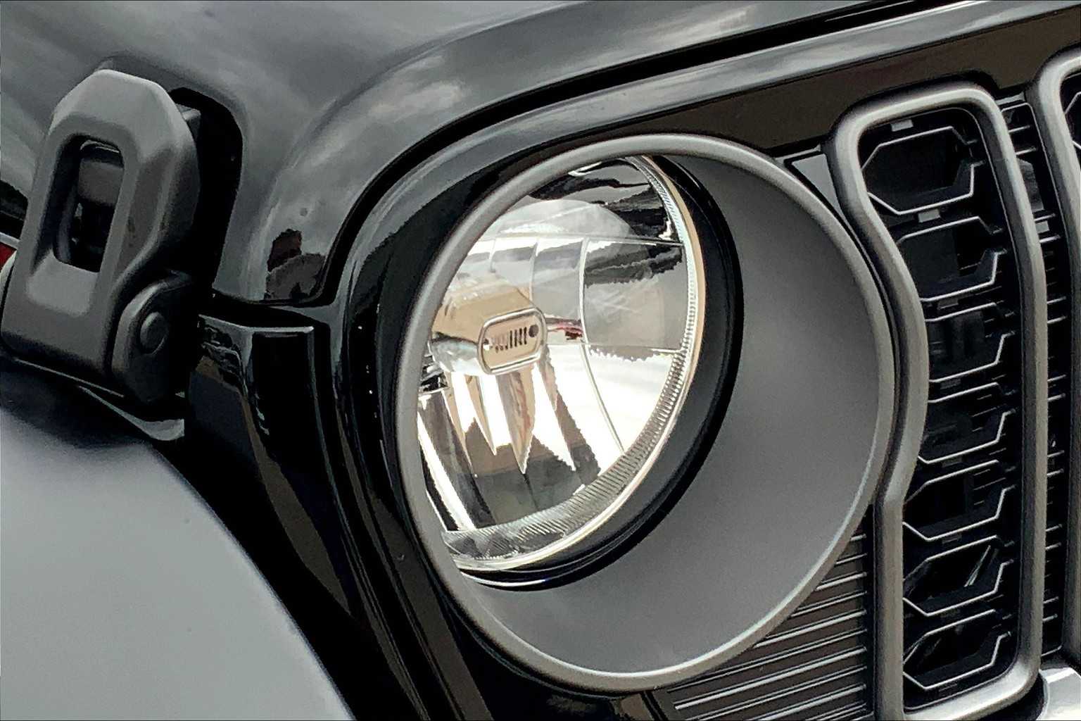 2025 Jeep Wrangler Sport S photo 13