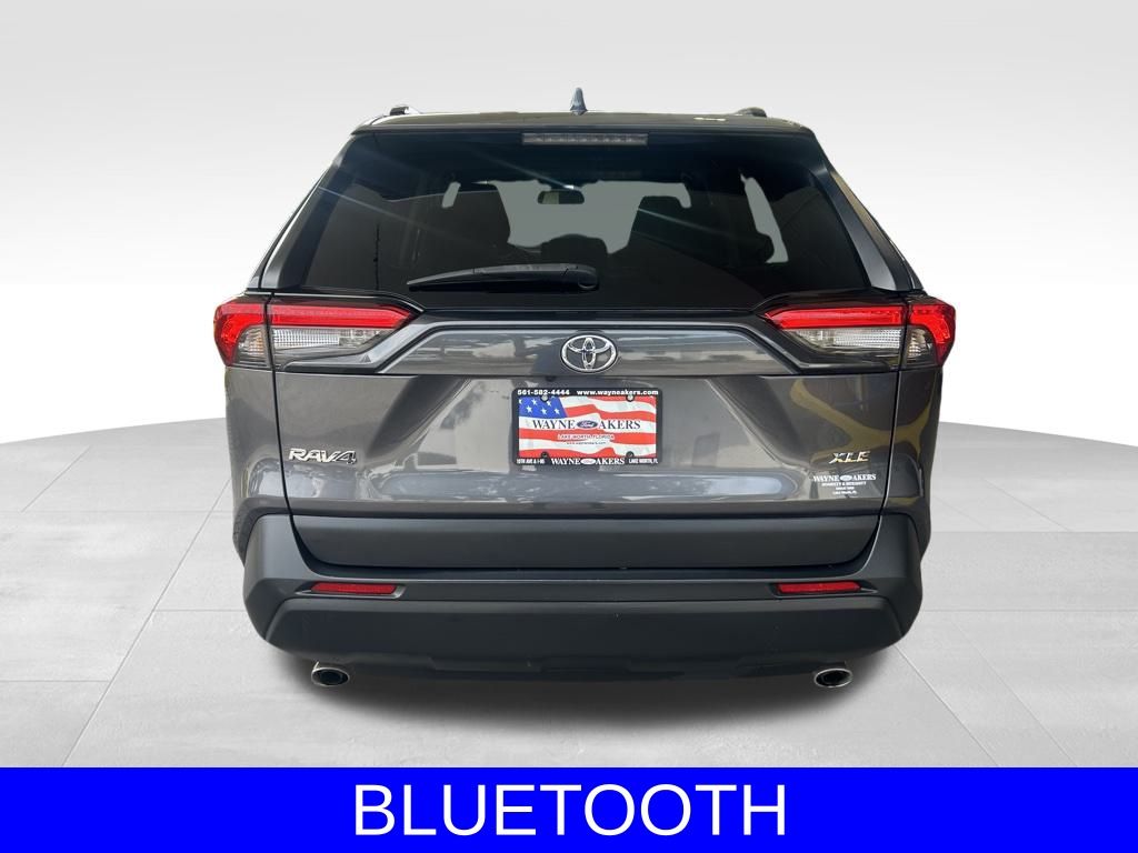 2021 Toyota RAV4 XLE photo 3