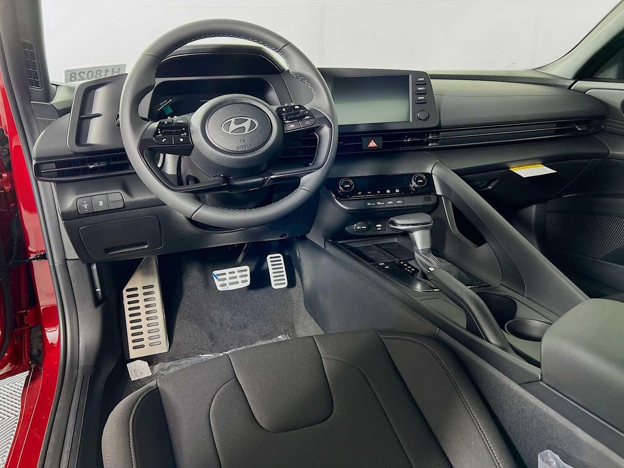 2025 Hyundai Elantra SEL Sport photo 3