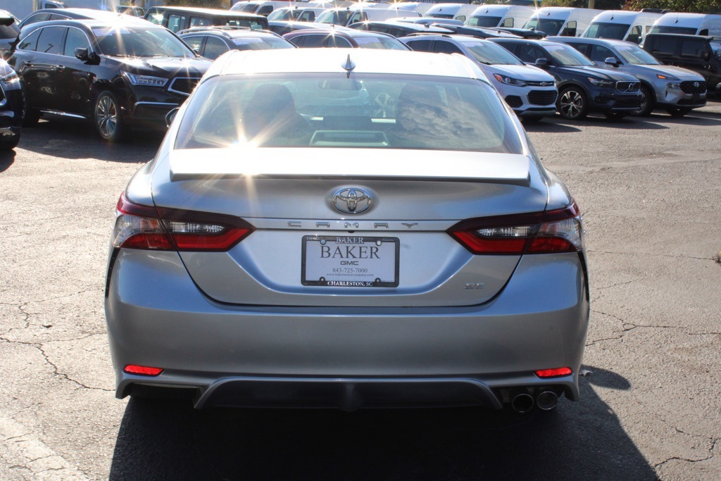 2022 Toyota Camry SE photo 3