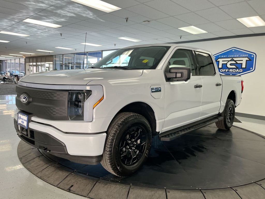 2025 Ford F-150 Lightning XLT photo 4